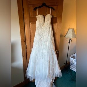 Casablanca Bridal Size 12 Wedding Gown